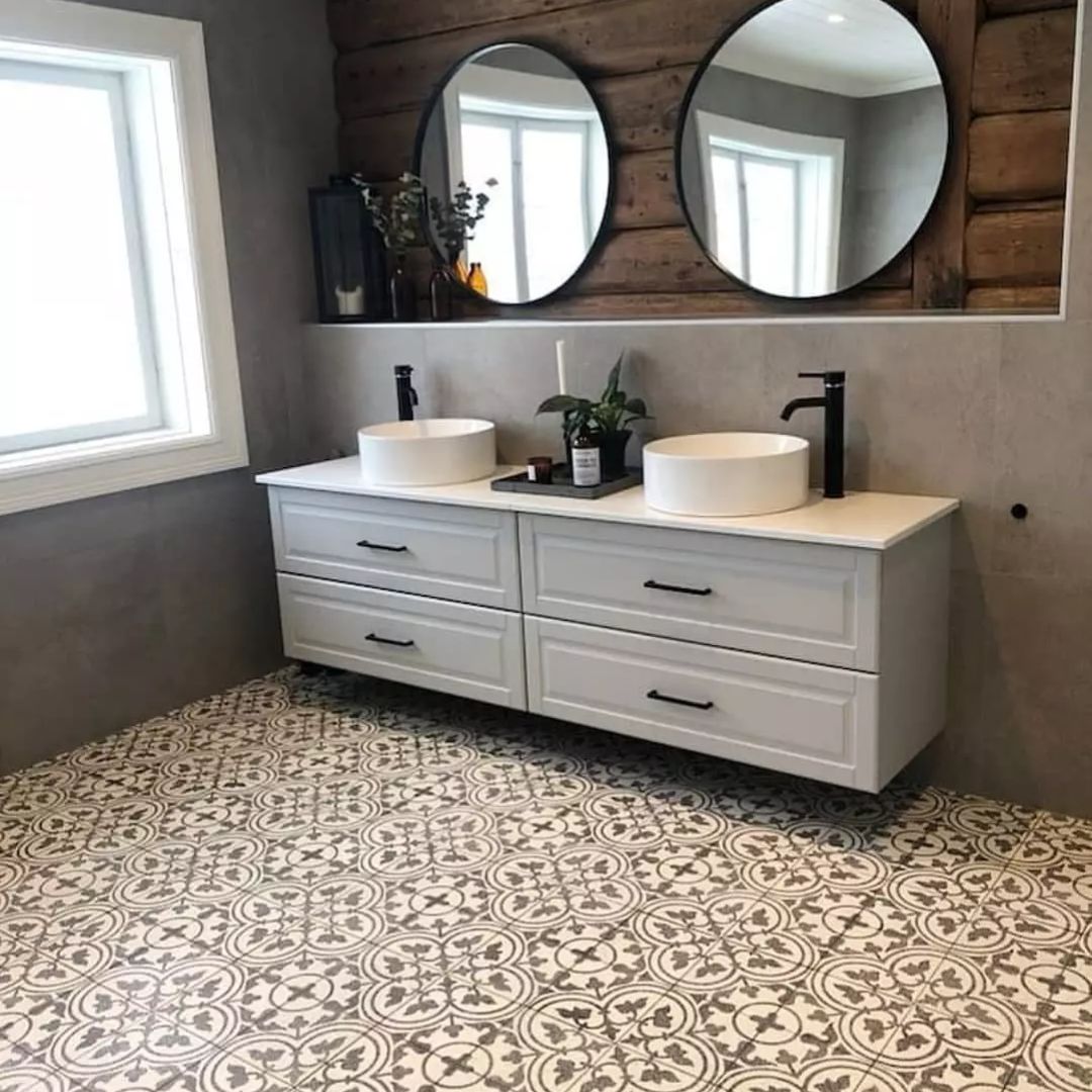 Gạch màu hoa sáng tối tương phản