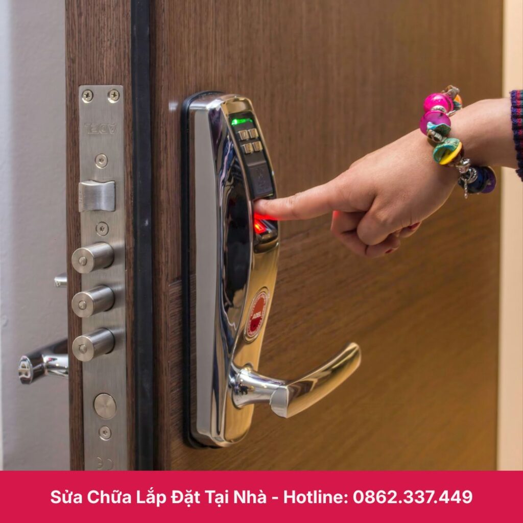 lắp khóa vân tay cho cửa gỗ